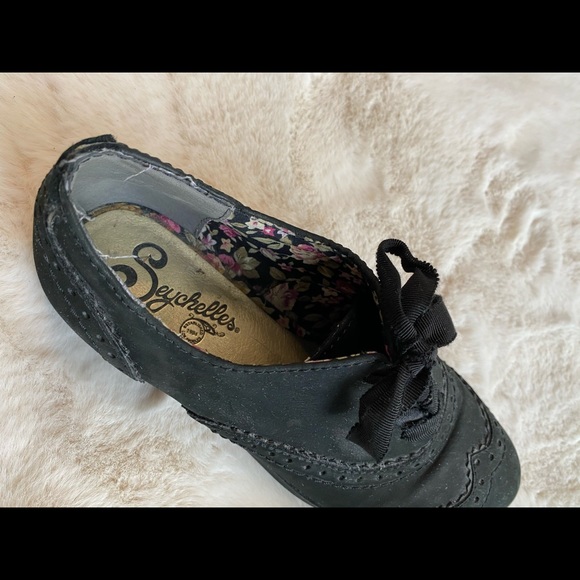 Leather wing tip shoes - Picture 3 of 3